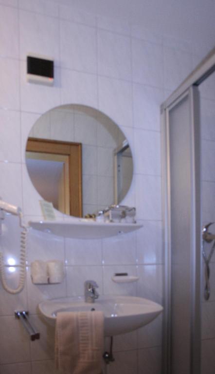 Brixana Hotel Brixen im Thale Kamer foto